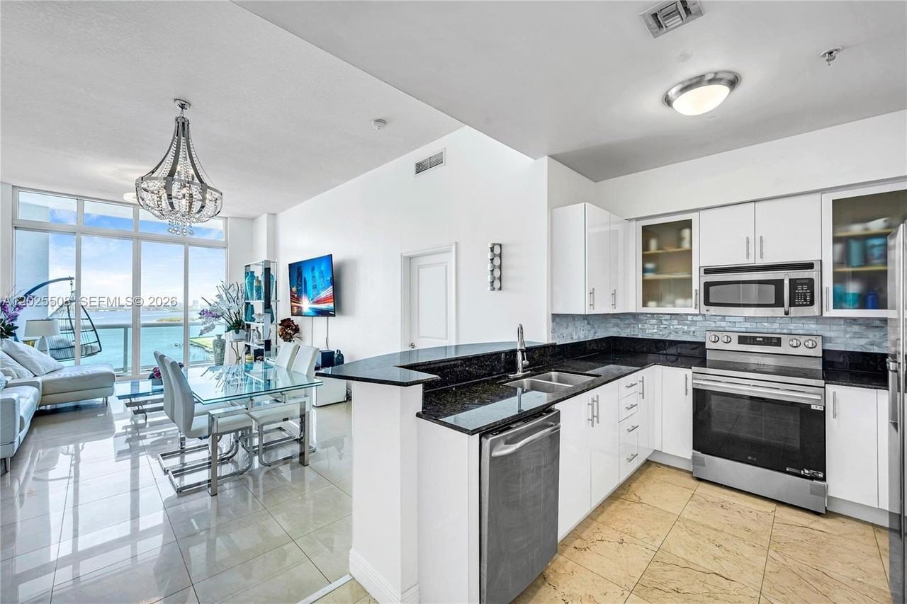 7900 Harbor Island Dr #PH14 - Photo 2 of 26