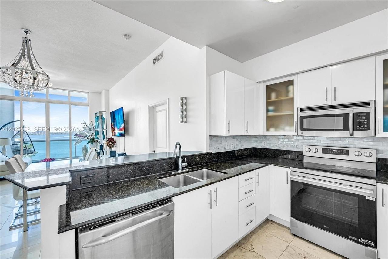 7900 Harbor Island Dr #PH14 - Photo 3 of 26