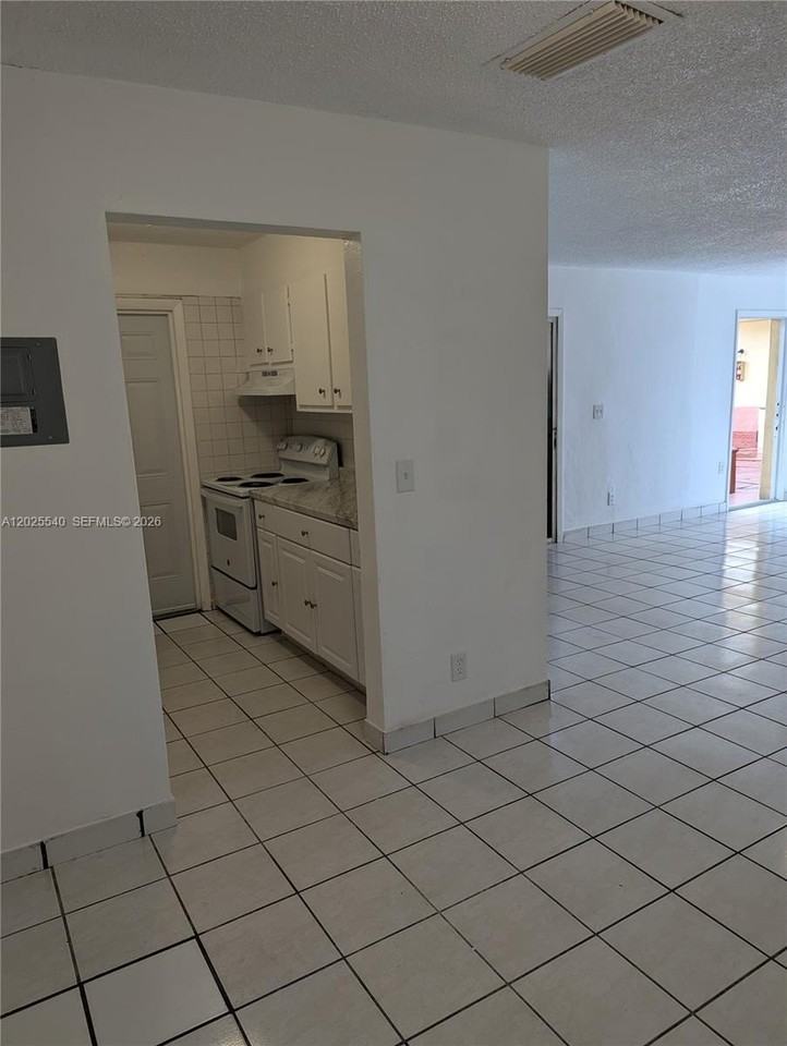 1830 Sheridan St #101 - Photo 5 of 12
