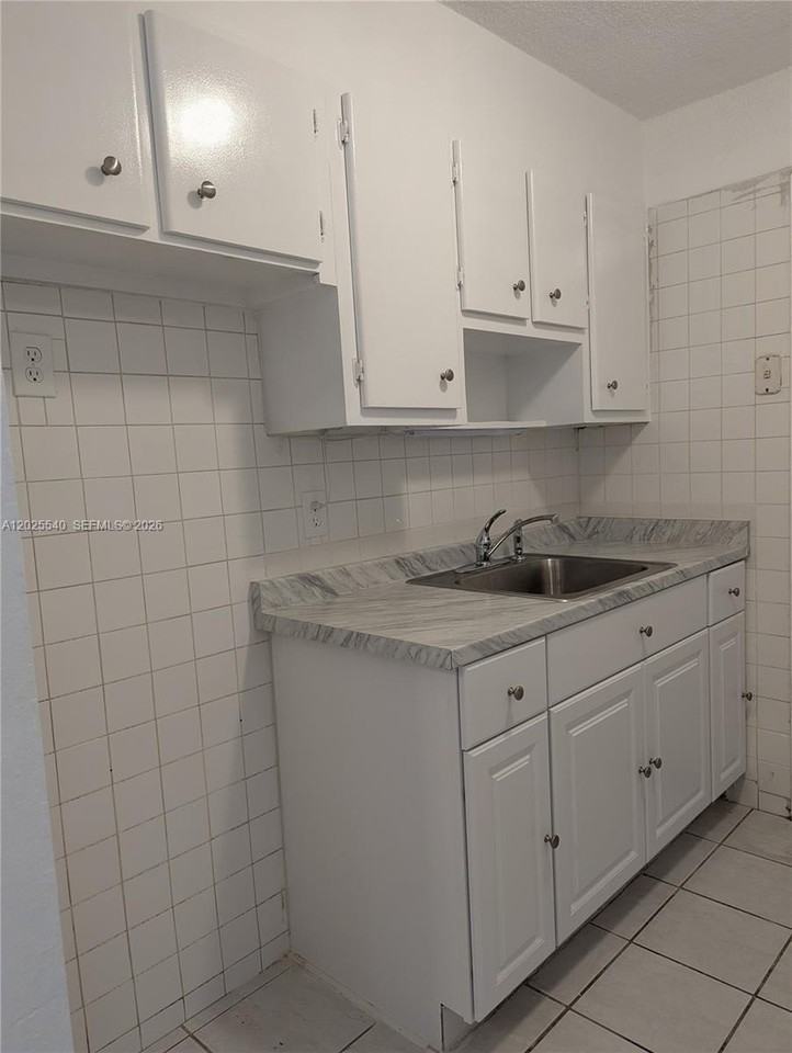 1830 Sheridan St #101 - Photo 6 of 12