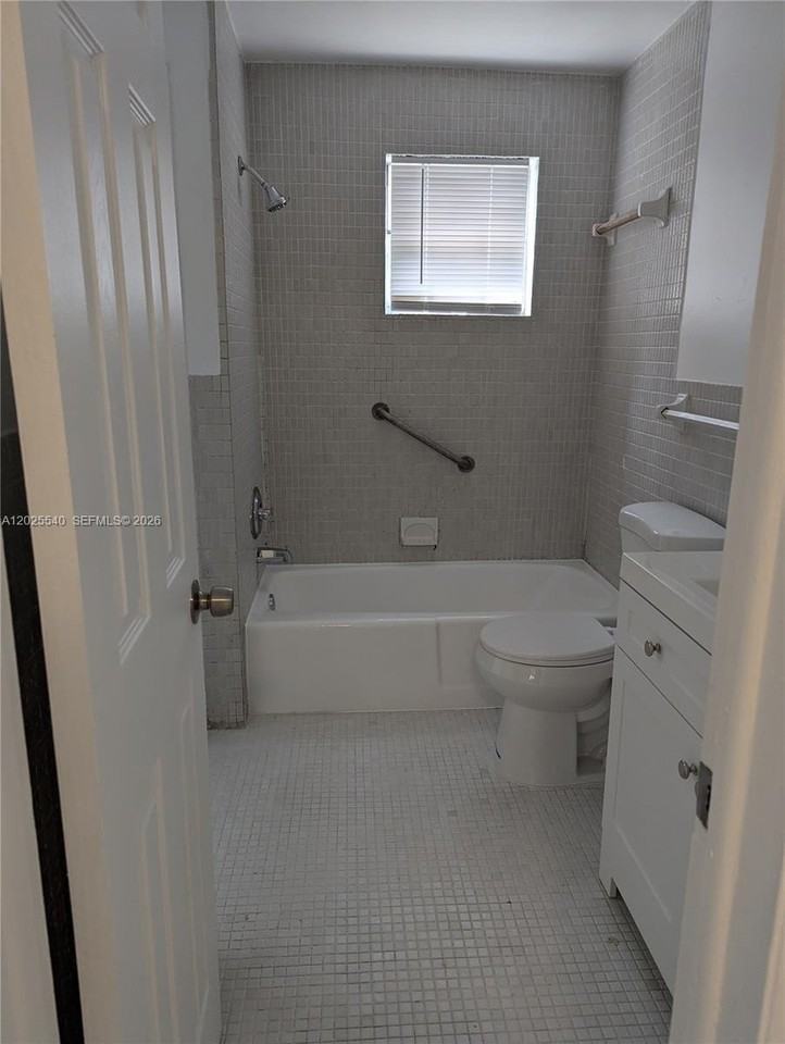 1830 Sheridan St #101 - Photo 7 of 12