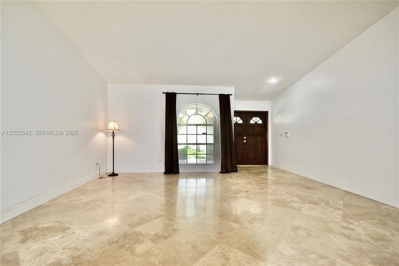 5785 Sw 89th Ave - Photo 2 of 14
