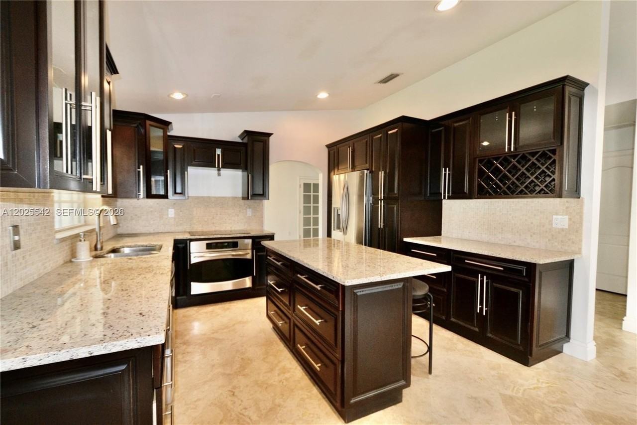 5785 Sw 89th Ave - Photo 3 of 14