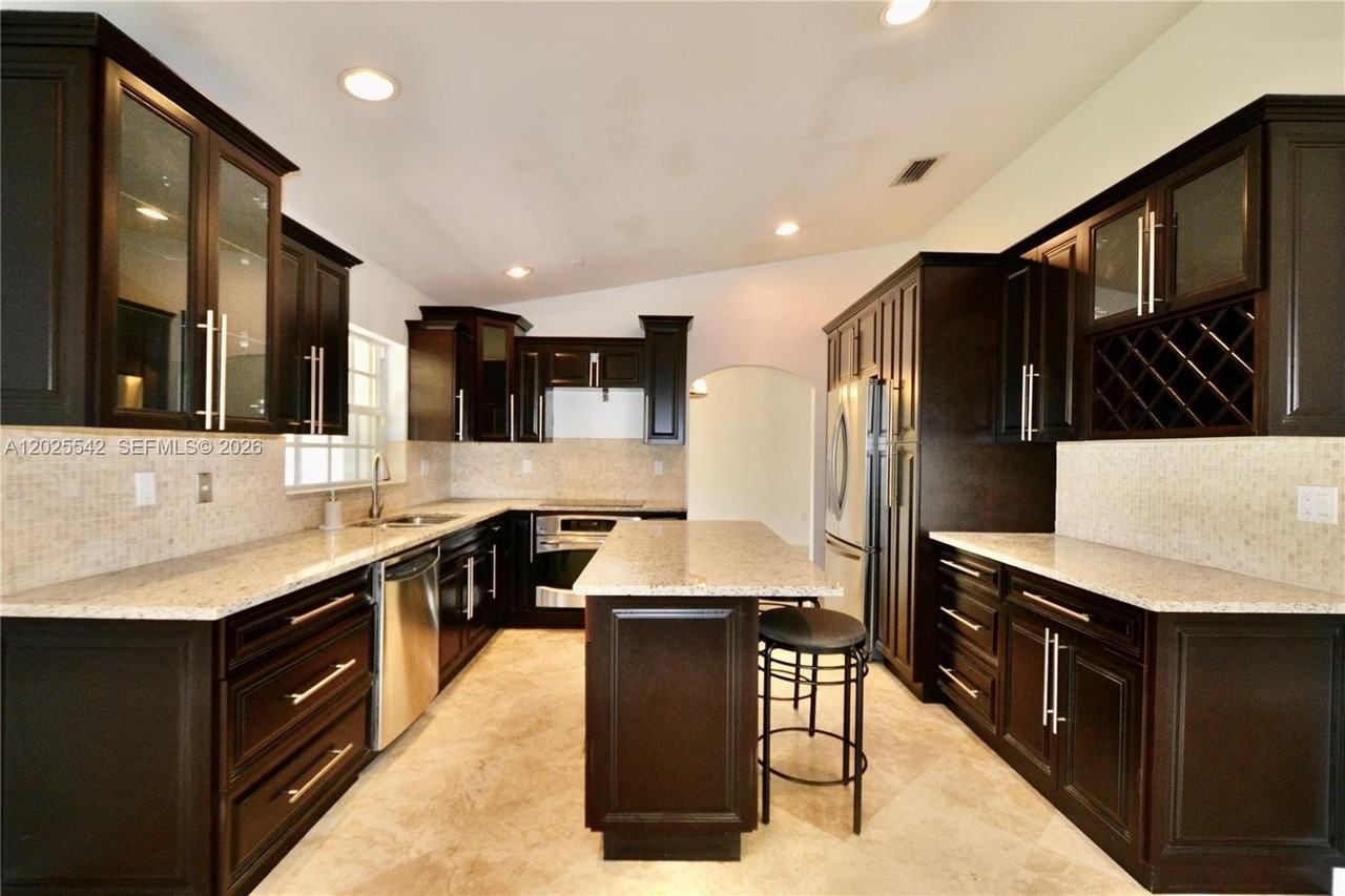 5785 Sw 89th Ave - Photo 4 of 14