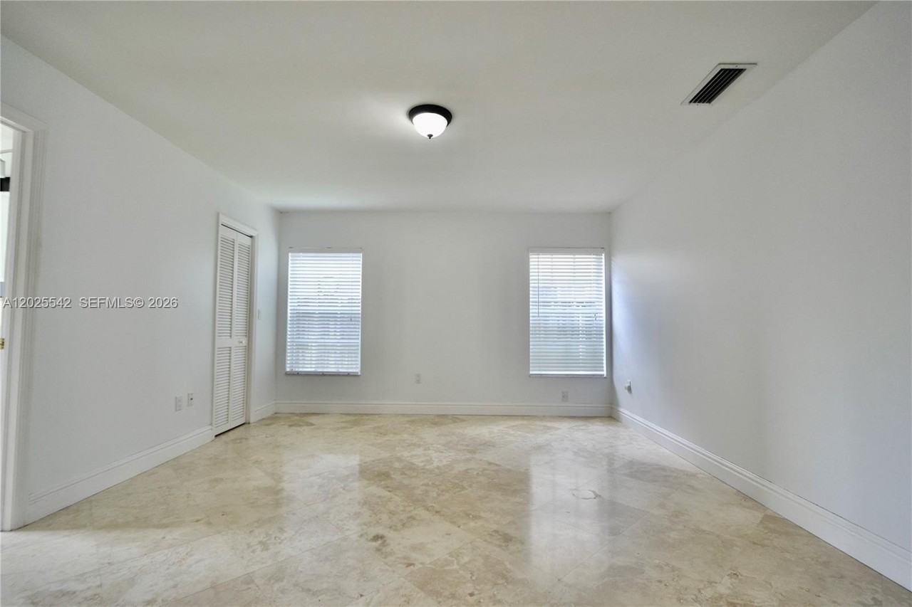 5785 Sw 89th Ave - Photo 6 of 14