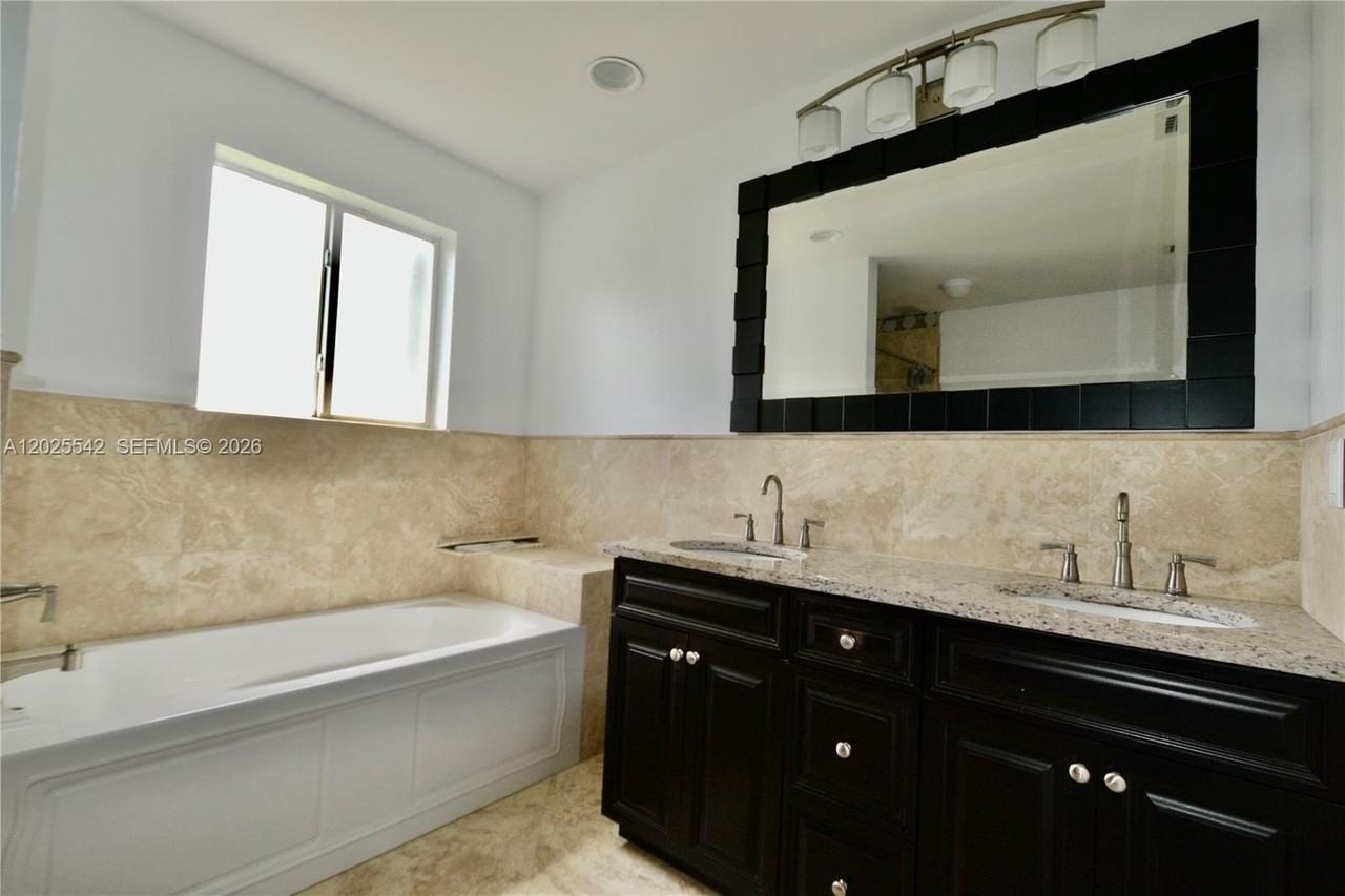 5785 Sw 89th Ave - Photo 7 of 14