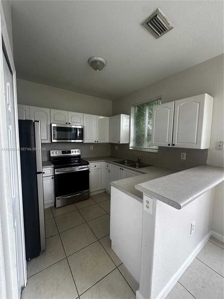 2718 Se 15th Pl #147 - Photo 4 of 22