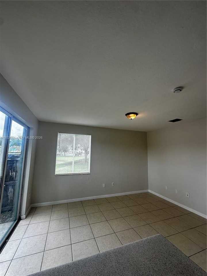2718 Se 15th Pl #147 - Photo 5 of 22