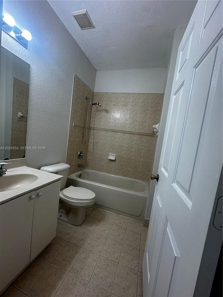 2718 Se 15th Pl #147 - Photo 7 of 22