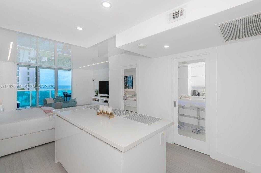 2301 Collins Ave #811 - Photo 2 of 27