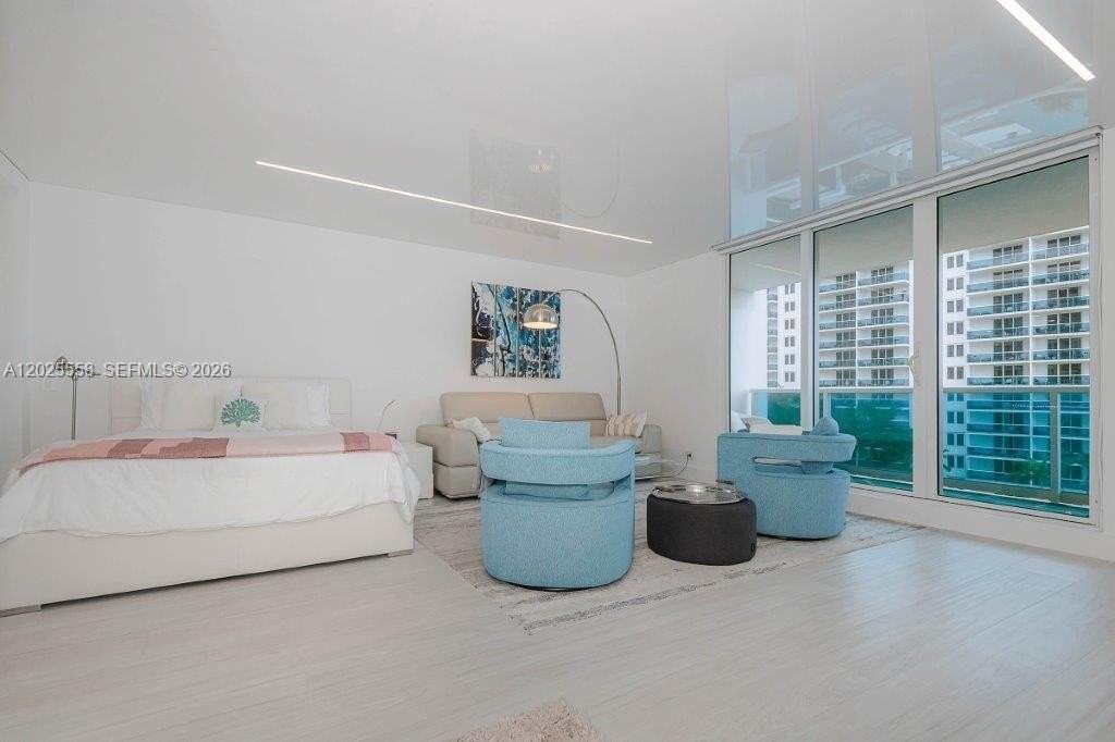 2301 Collins Ave #811 - Photo 6 of 27