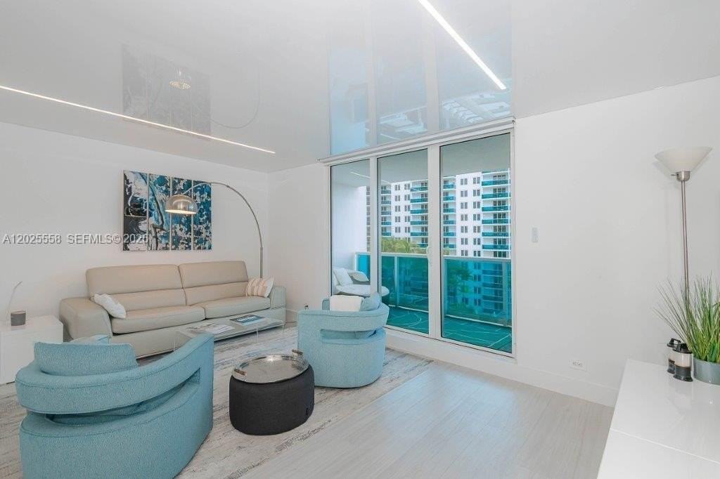 2301 Collins Ave #811 - Photo 7 of 27