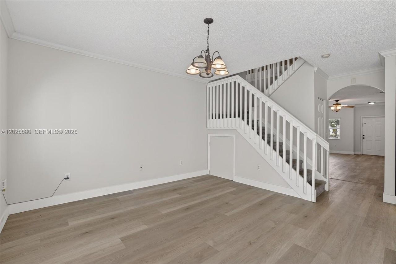 2209 Se 24th Pl #2209 - Photo 6 of 32