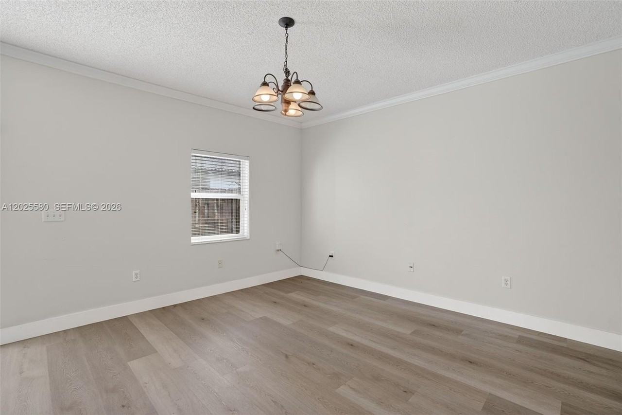 2209 Se 24th Pl #2209 - Photo 7 of 32