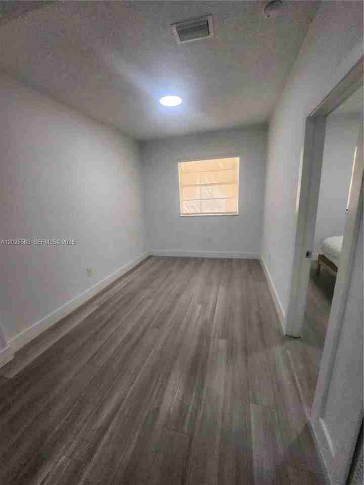 2700 Collins Ave #302 - Photo 5 of 9