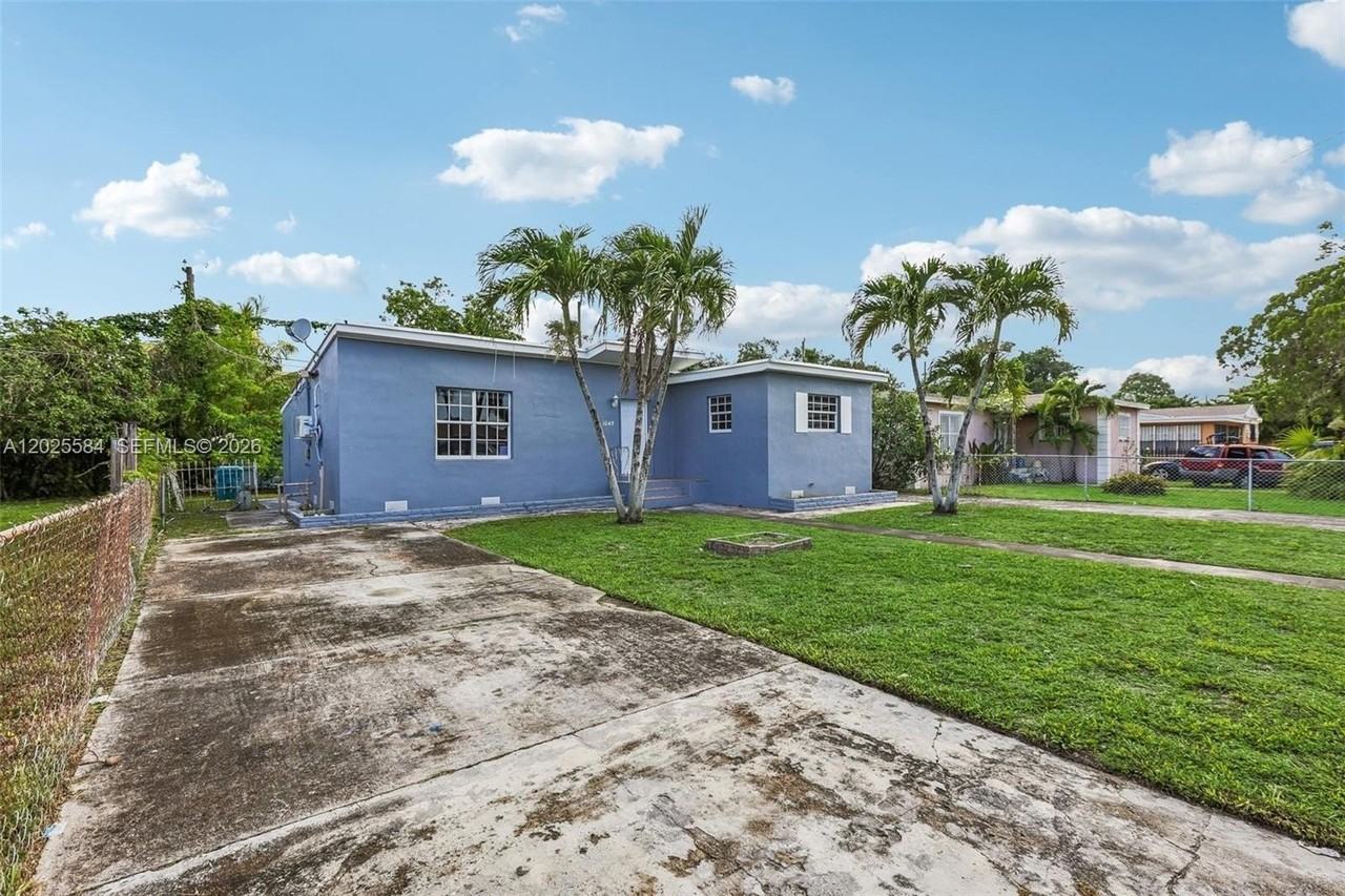 1045 Nw 115th St - Photo 5 of 42
