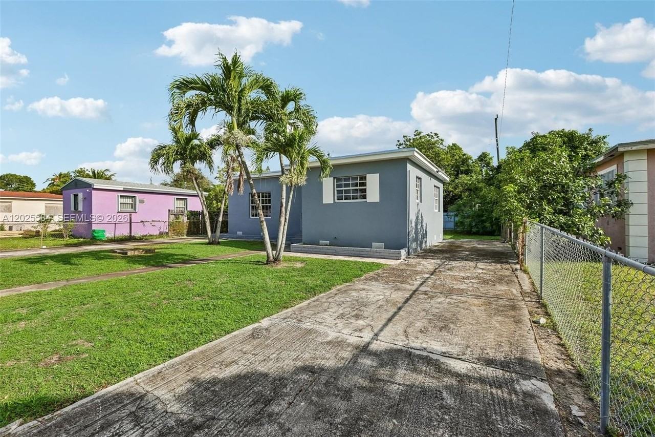 1045 Nw 115th St - Photo 7 of 42