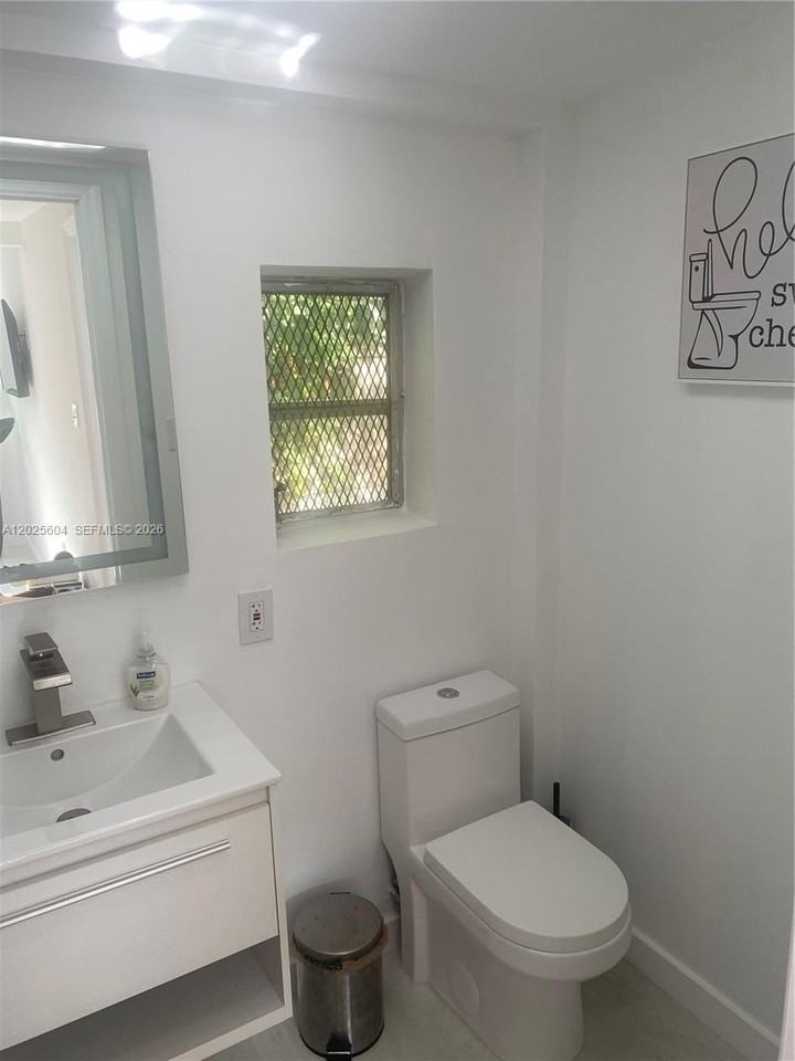 1710 Michigan Ave - Photo 4 of 26