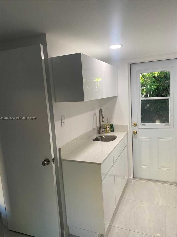 1710 Michigan Ave - Photo 6 of 26