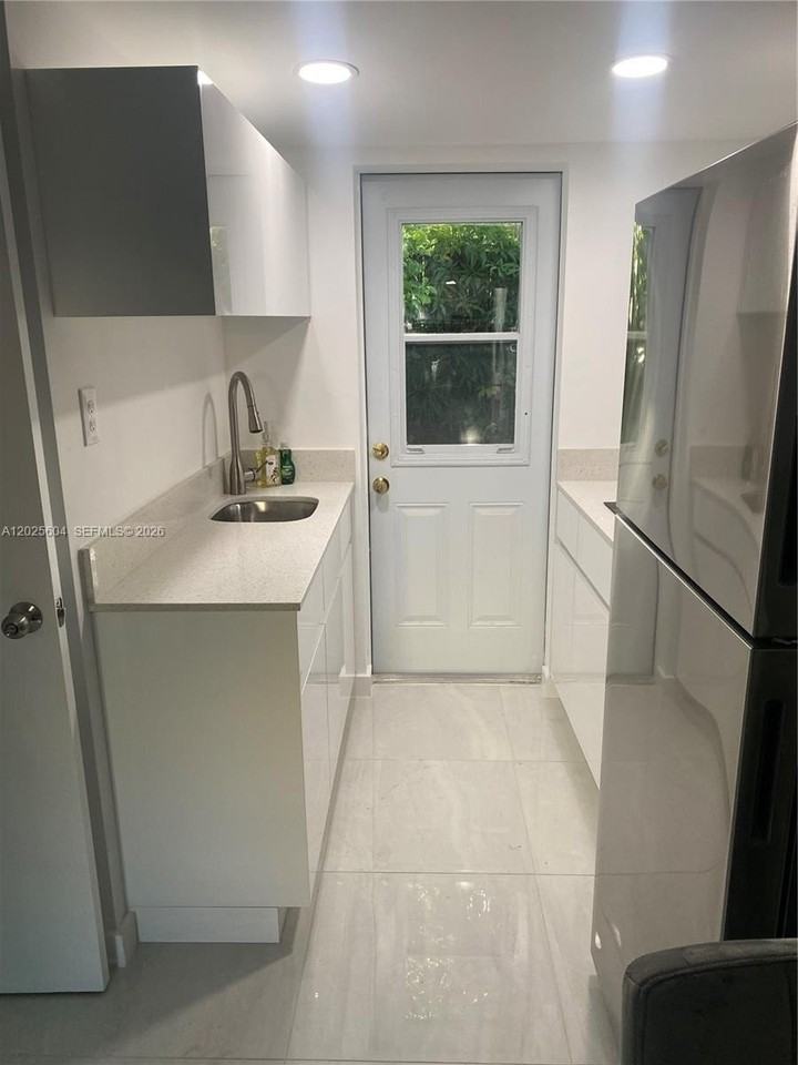 1710 Michigan Ave - Photo 7 of 26