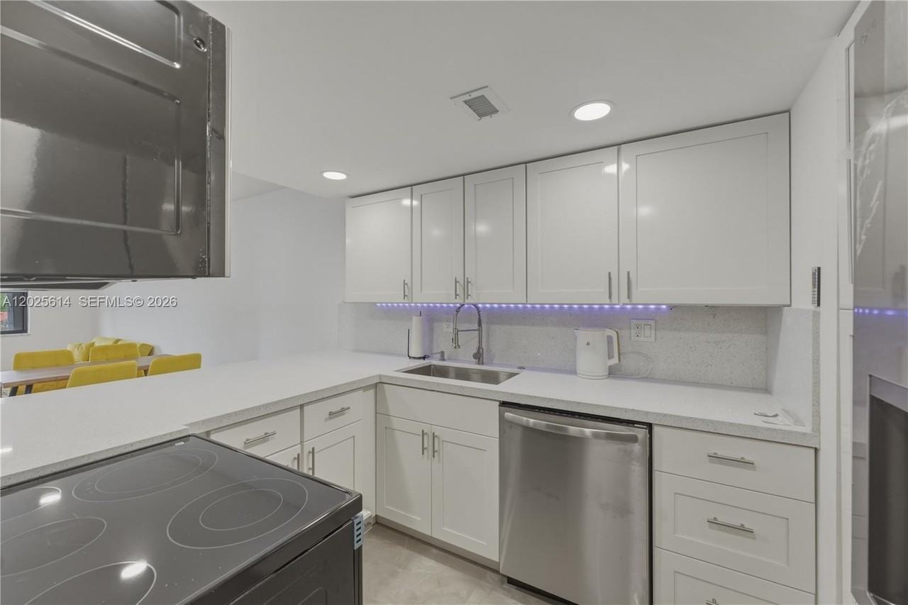 3702 Ne 171st St #17 - Photo 3 of 25