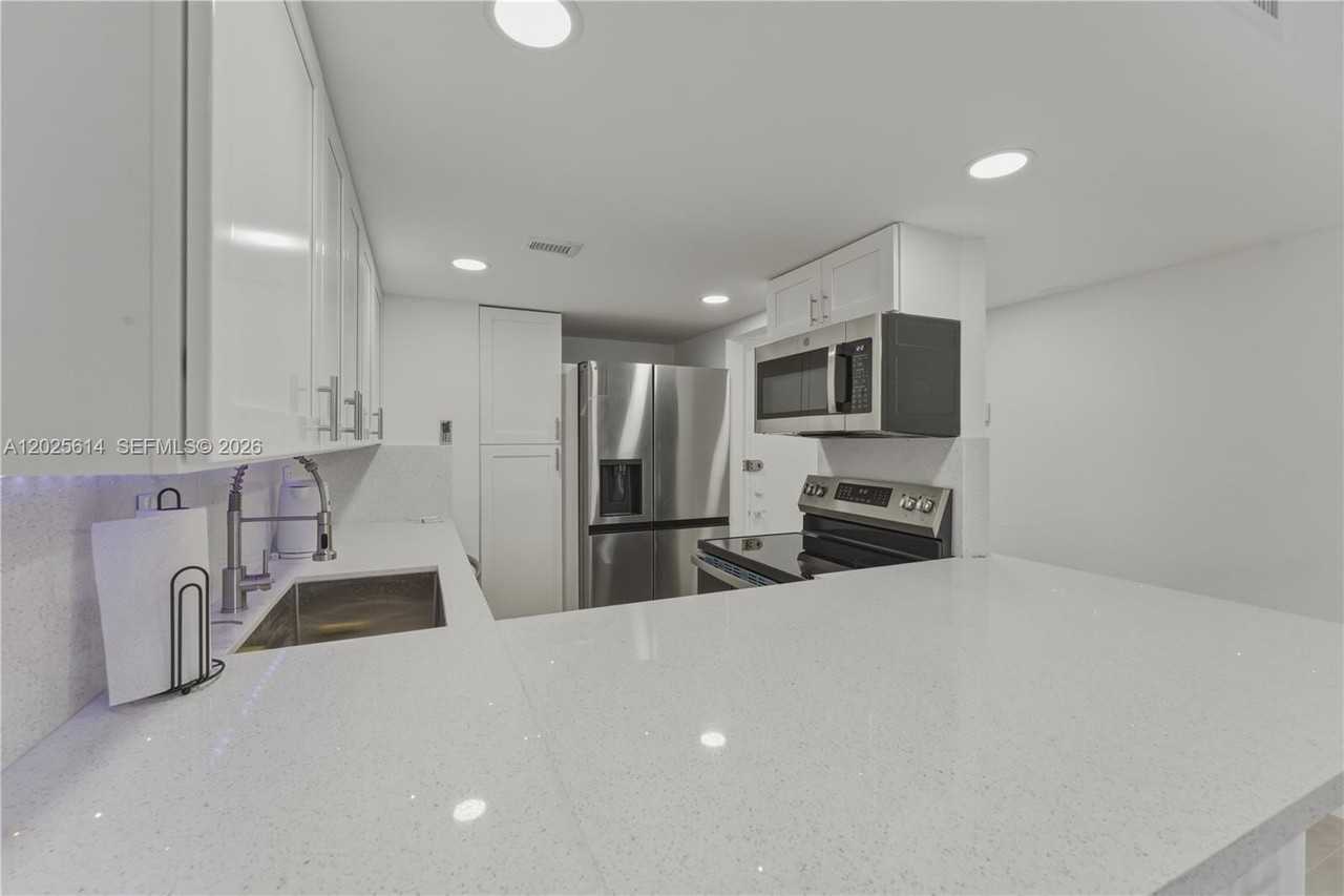 3702 Ne 171st St #17 - Photo 4 of 25