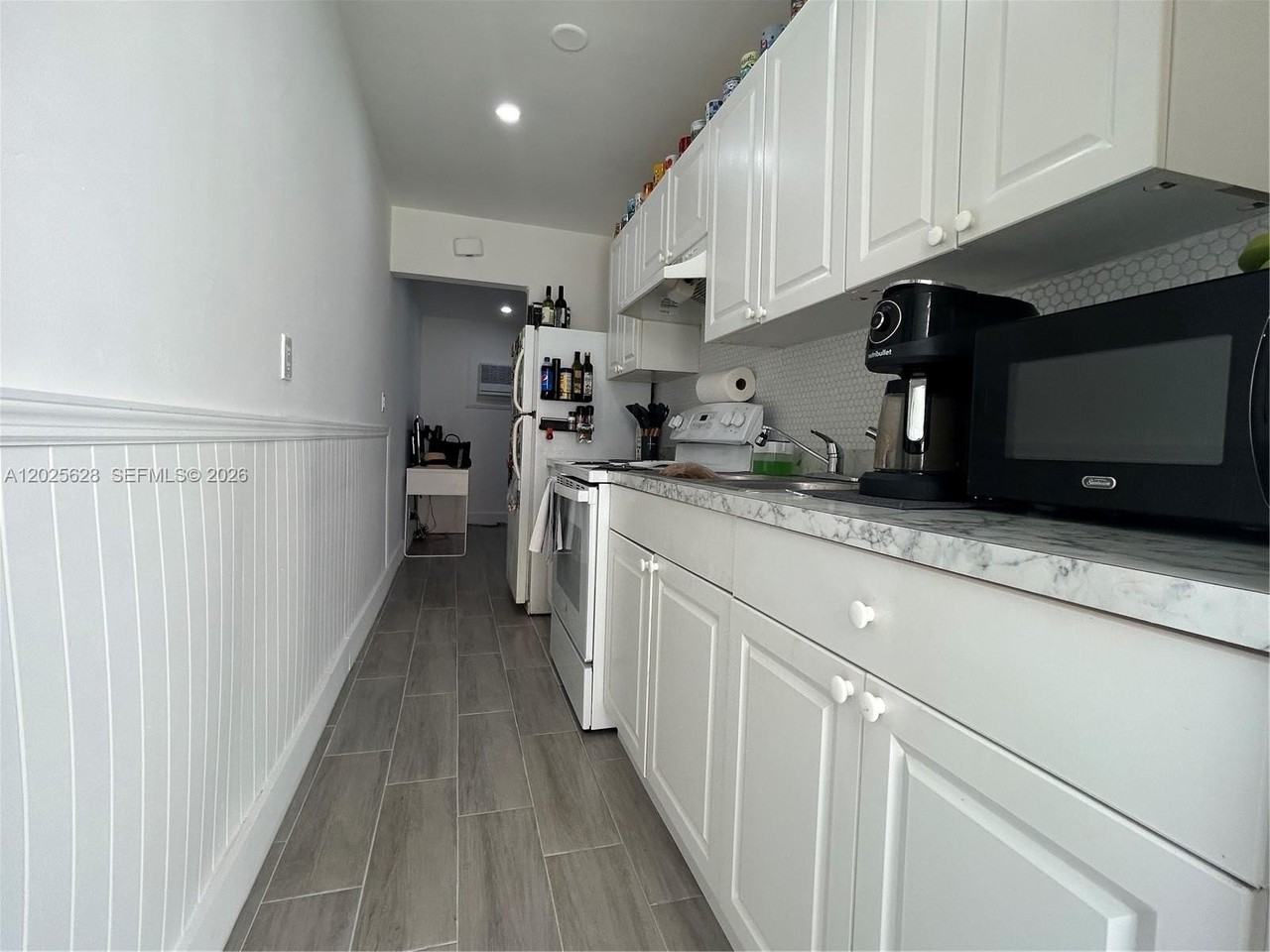 1019 Ne 17th Ter #4 - Photo 5 of 17