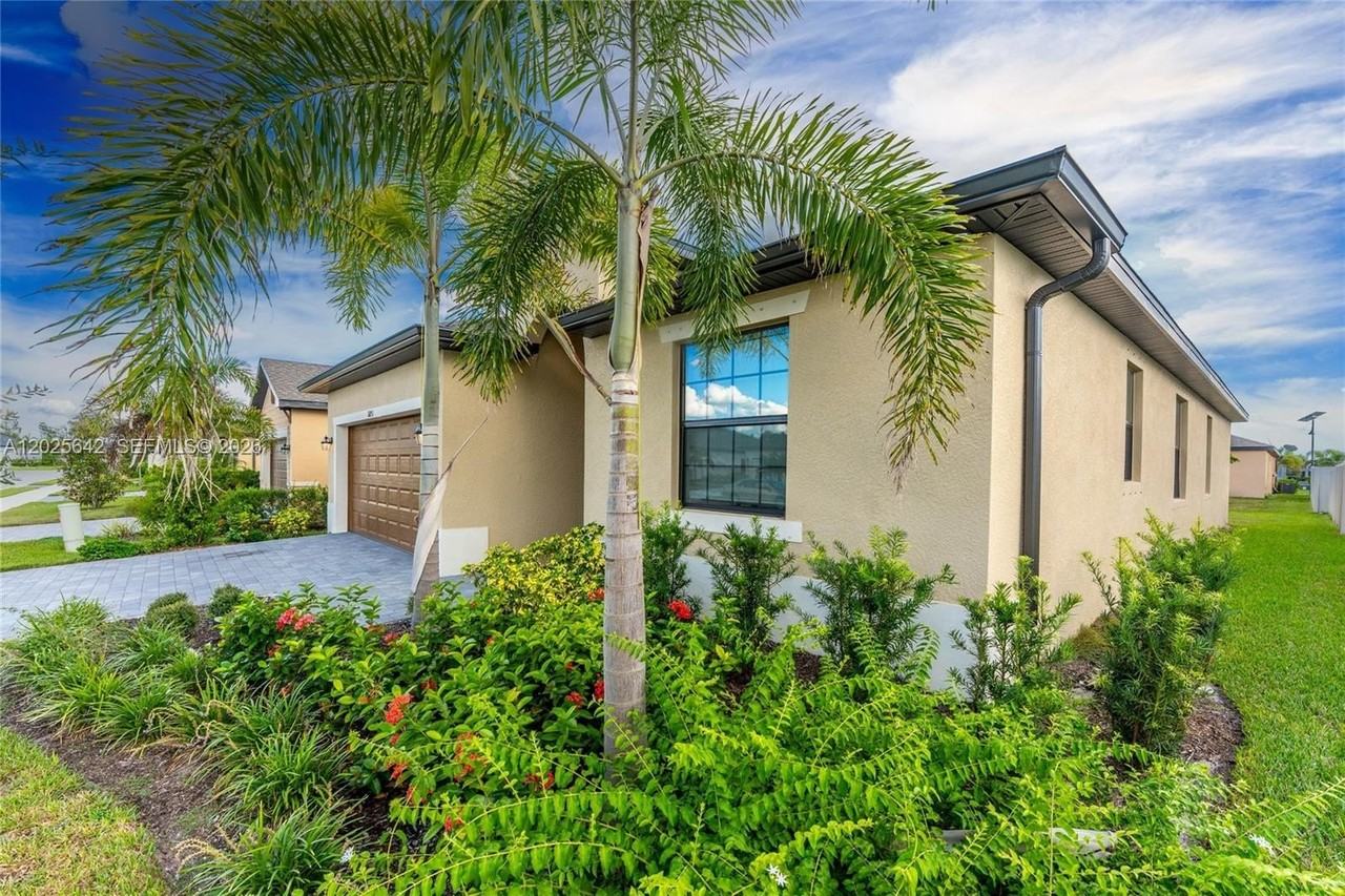 16851 Cayo Key Dr - Photo 2 of 23