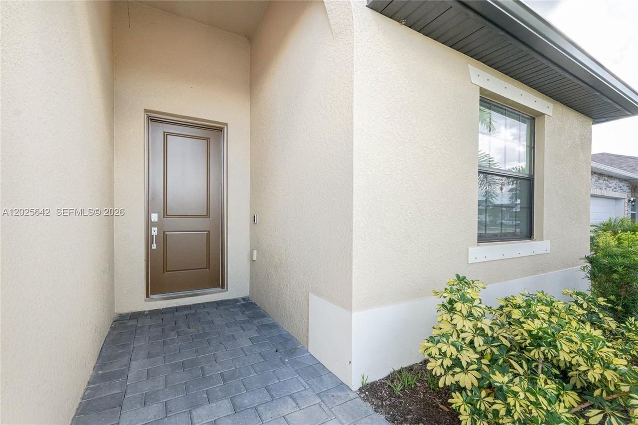 16851 Cayo Key Dr - Photo 3 of 23