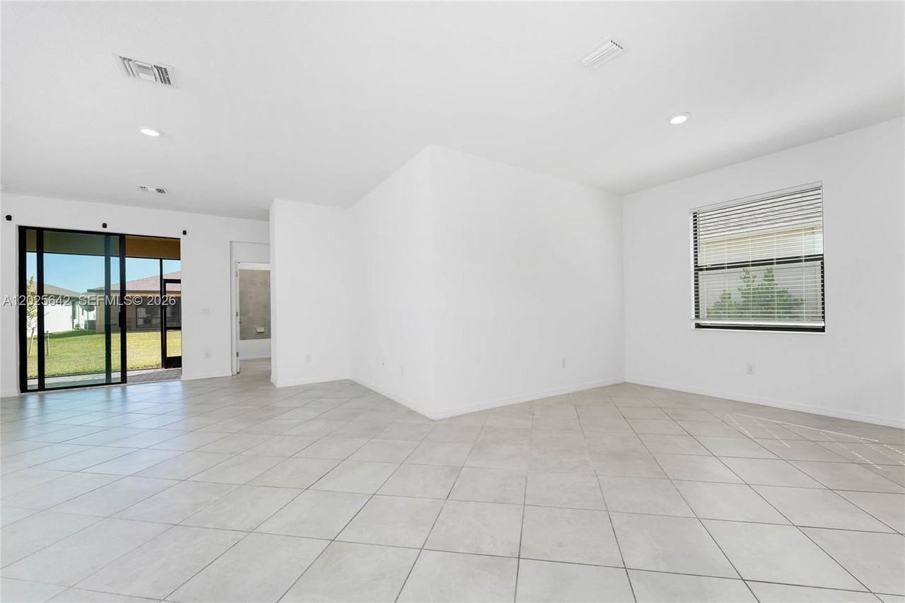 16851 Cayo Key Dr - Photo 4 of 23