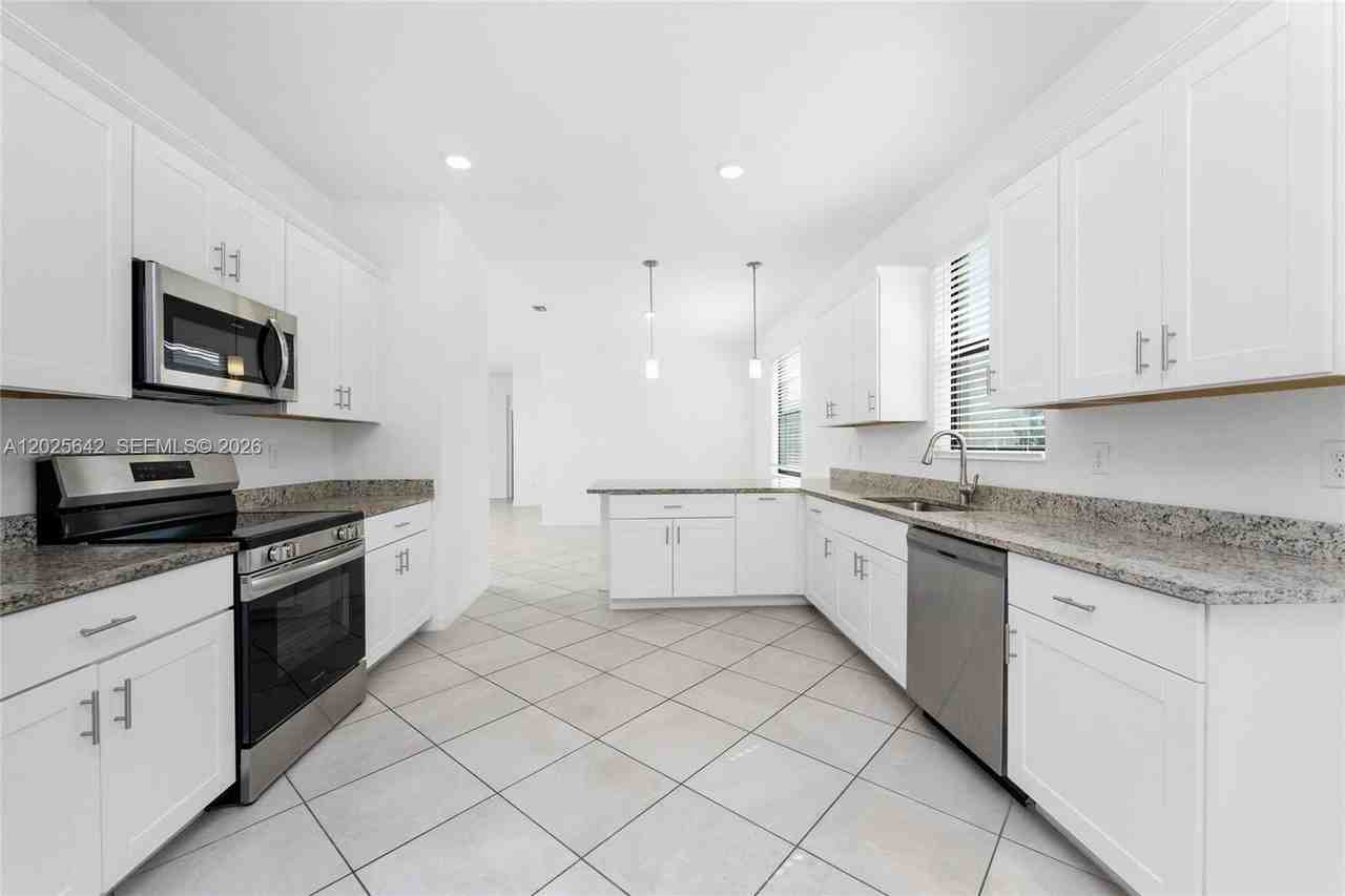 16851 Cayo Key Dr - Photo 5 of 23