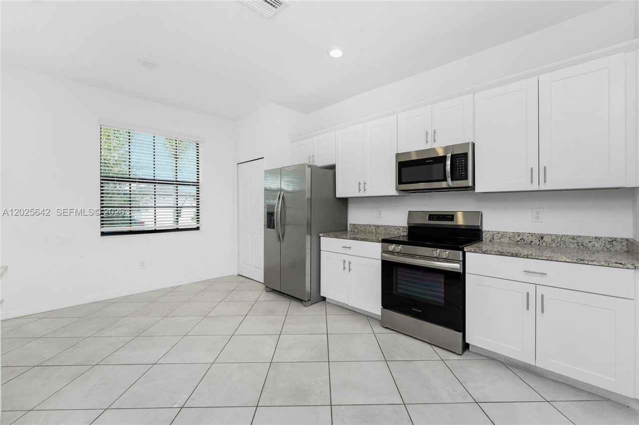 16851 Cayo Key Dr - Photo 7 of 23
