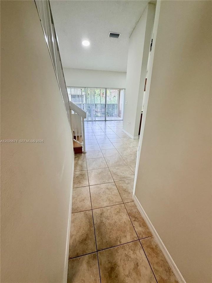 19216 Glenmoor Dr #19216 - Photo 5 of 50
