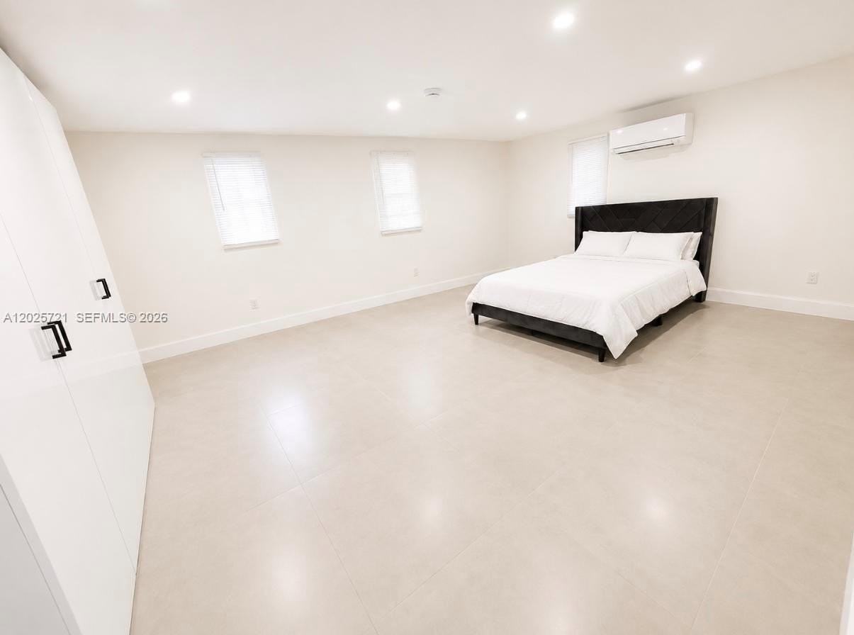 4125 N 32nd Ct - Photo 6 of 10