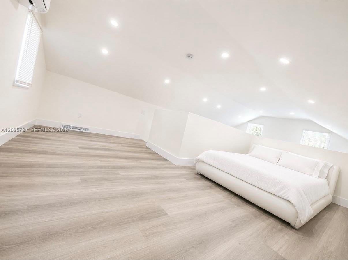 4125 N 32nd Ct - Photo 7 of 10