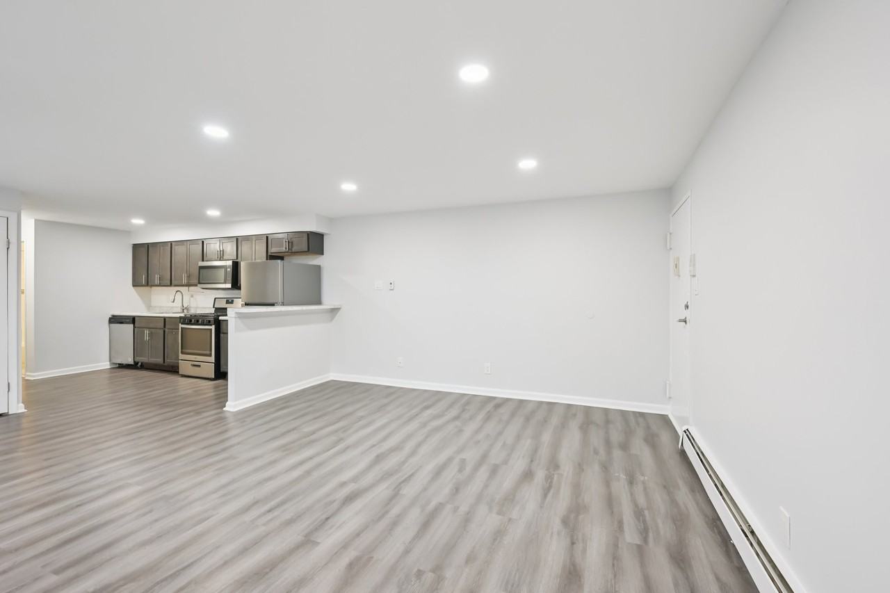 Canterbury Apartments - Photo 3 of 33