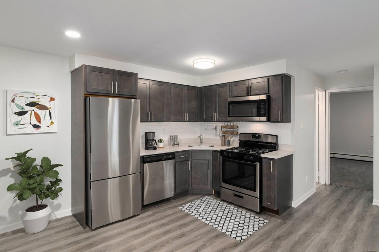 Canterbury Apartments - Photo 7 of 33