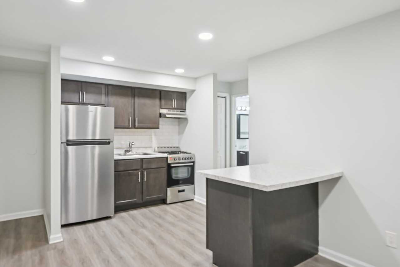 Canterbury Apartments - Photo 7 of 34