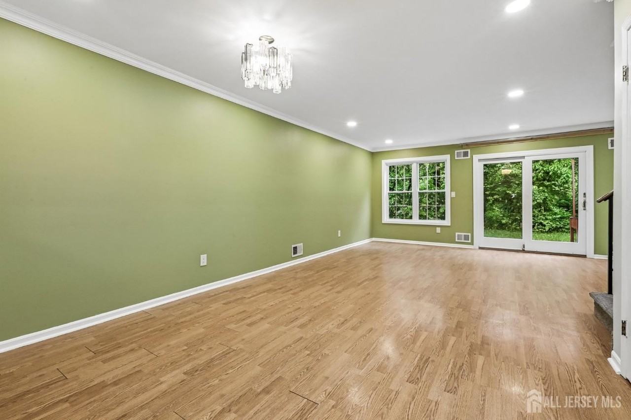 20 Palm Ct - Photo 4 of 26