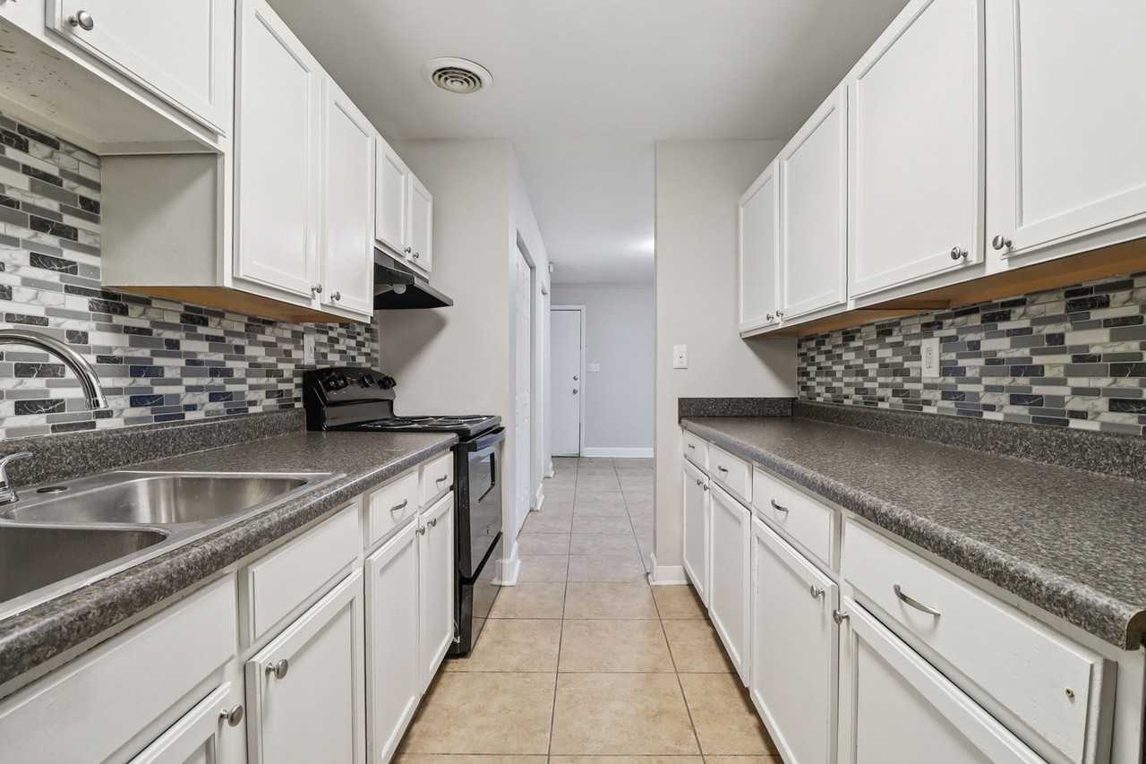 Eagle Trace Apartments - Photo 6 of 27