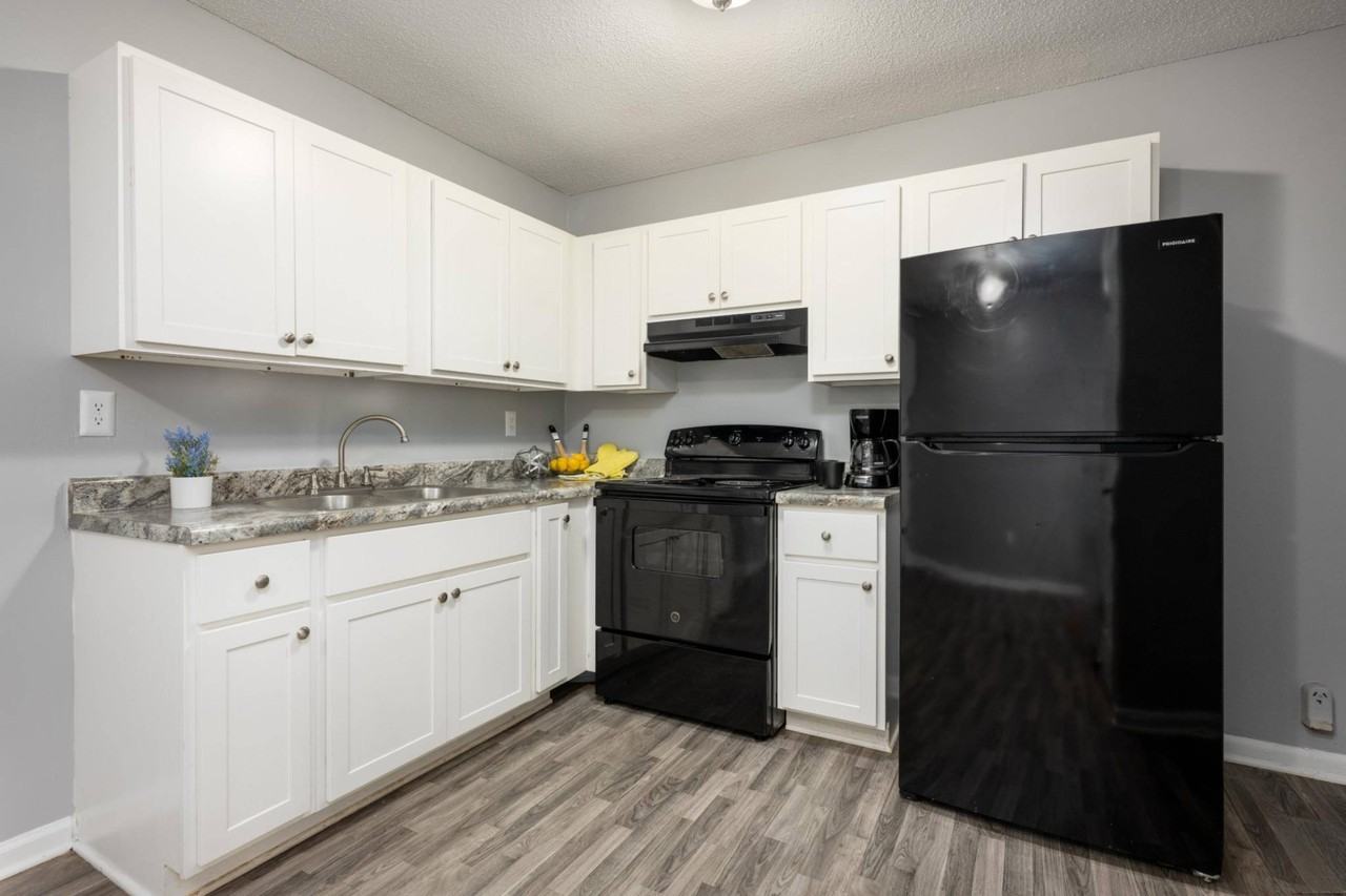 Legacy Crossing Townhomes - Photo 2 of 17