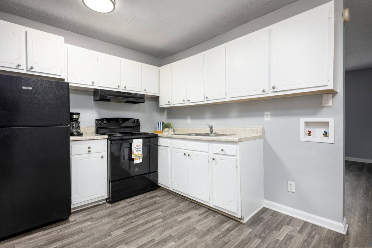 Legacy Crossing Townhomes - Photo 3 of 17