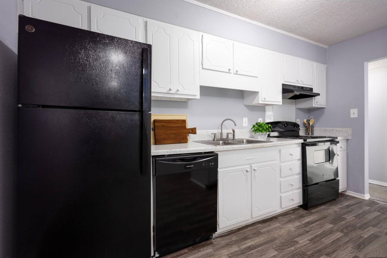 Legacy on Elm Apartments - Photo 4 of 16
