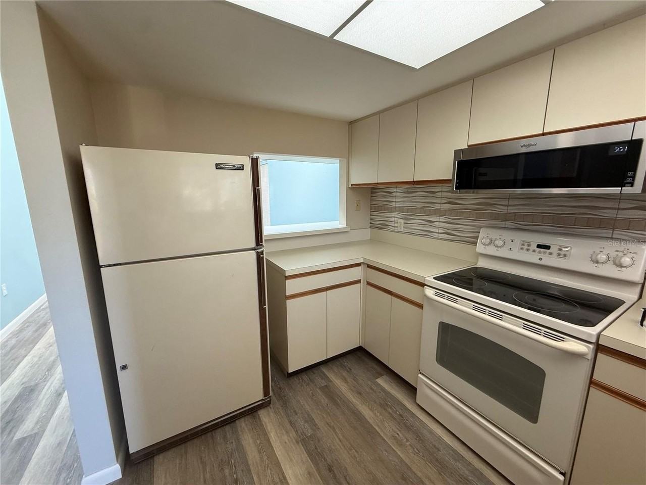 255 Fenwick Dr #18 - Photo 5 of 15
