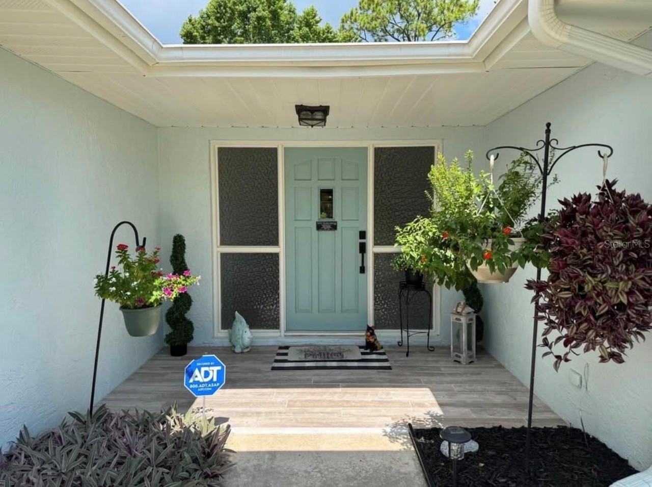 16 Courtney Pl - Photo 2 of 31
