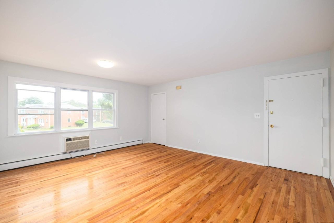 Pinewood Apartments - Photo 6 of 17