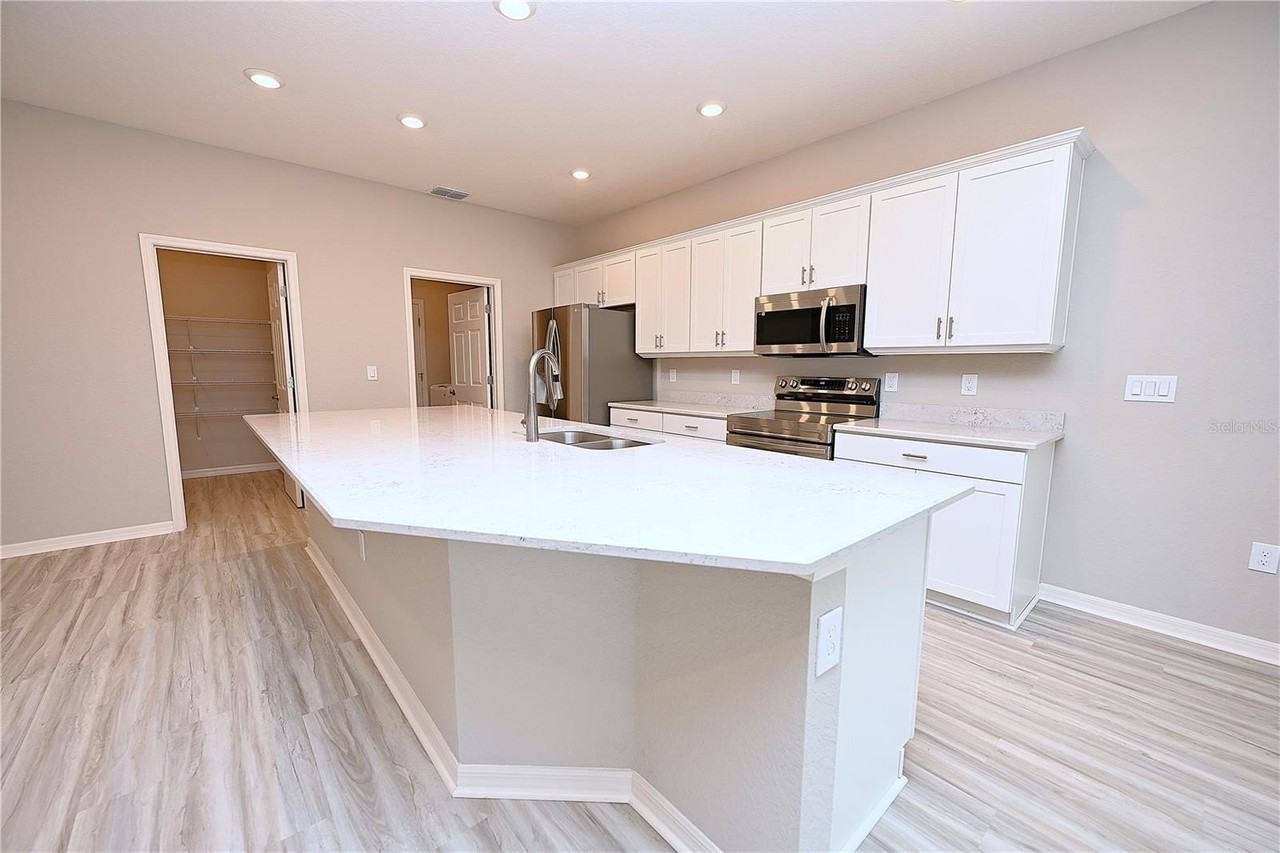 1731 Oceania Ave - Photo 4 of 47