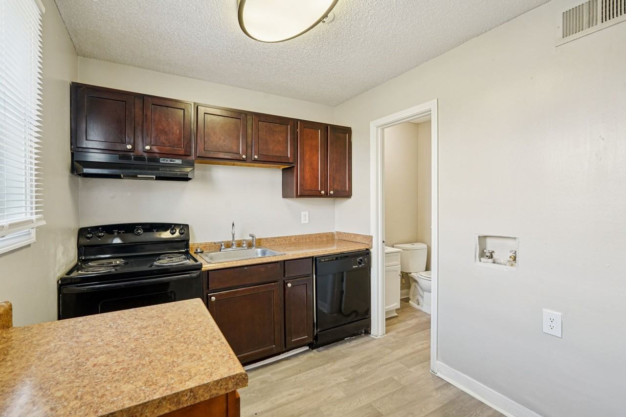 Sterling Villas Apartments - Photo 2 of 17