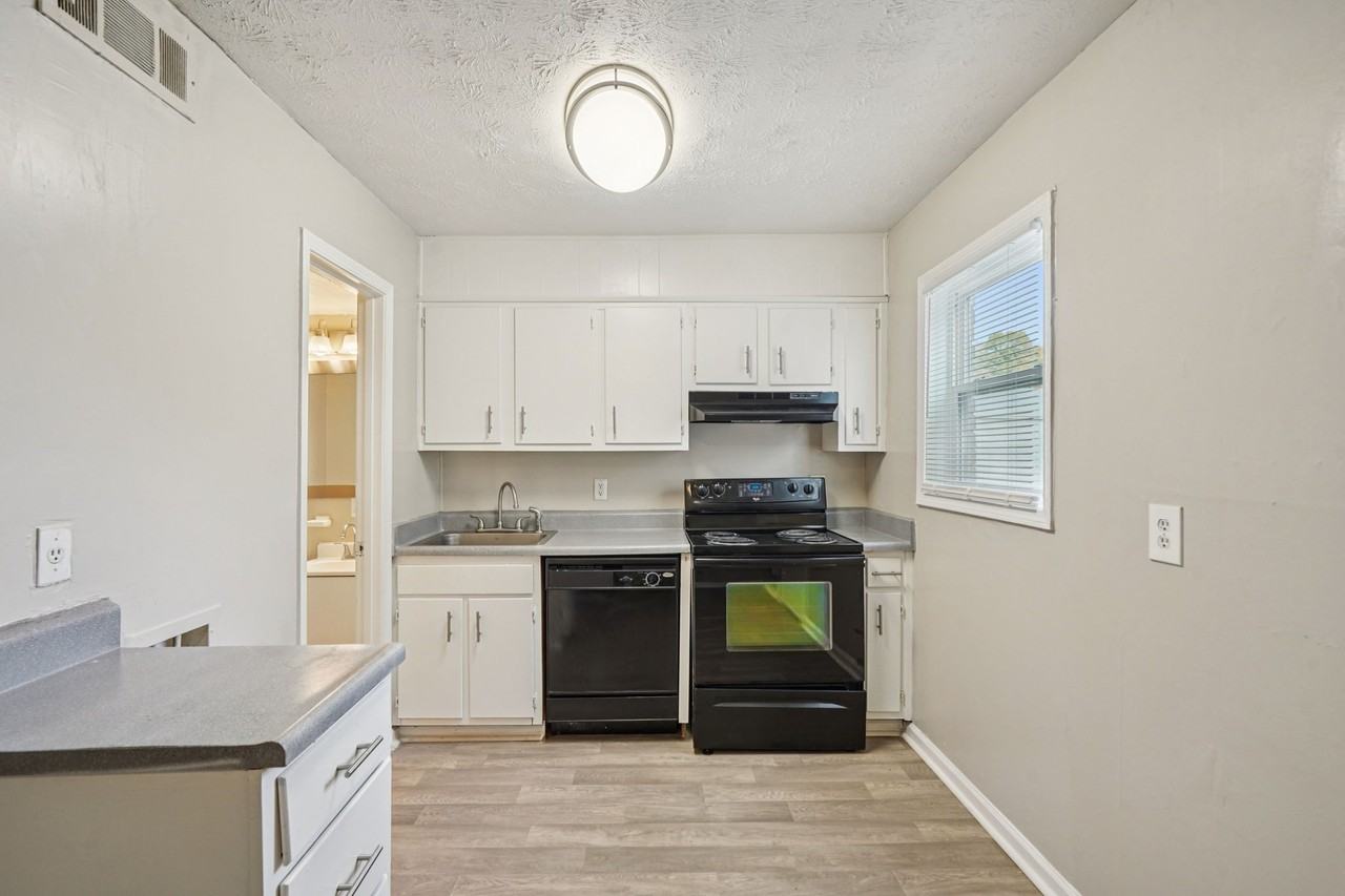 Sterling Villas Apartments - Photo 4 of 17