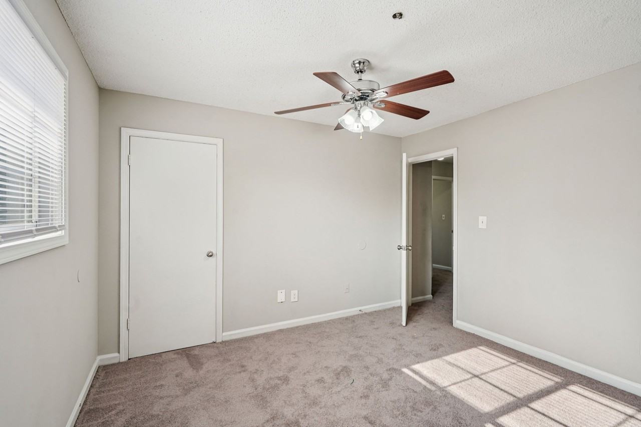 Sterling Villas Apartments - Photo 7 of 17